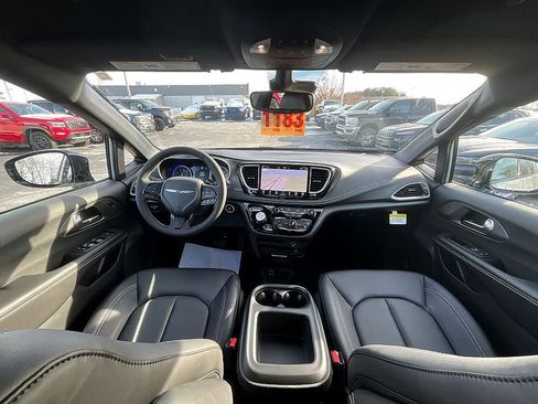 New 2026 Chrysler Pacifica Select FWD image 36