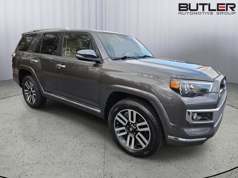 Used 2018 Toyota 4Runner Limited image 3