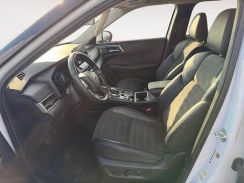 Used 2024 Mitsubishi Outlander SE image 23