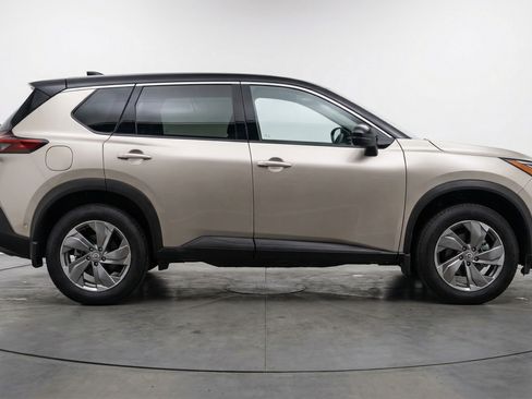 Used 2025 Nissan Rogue SV image 11