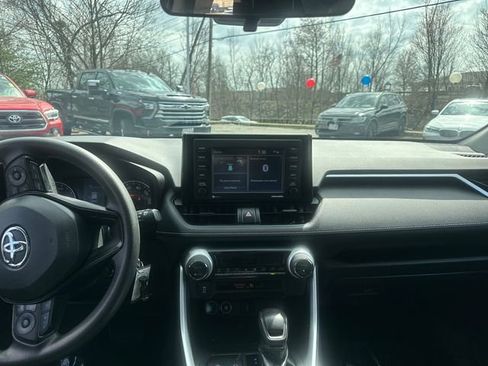 Used 2022 Toyota RAV4 LE image 22