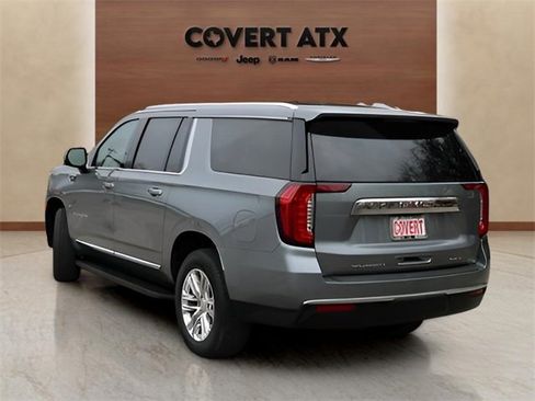 Used 2022 GMC Yukon XL SLT w/ SLT Luxury Package image 3