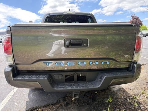 Used 2021 Toyota Tacoma TRD Sport AWD/4WD image 8