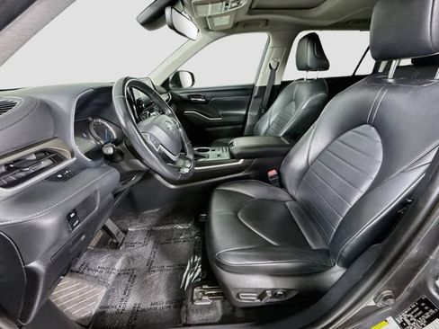 Used 2022 Toyota Highlander XLE FWD image 20