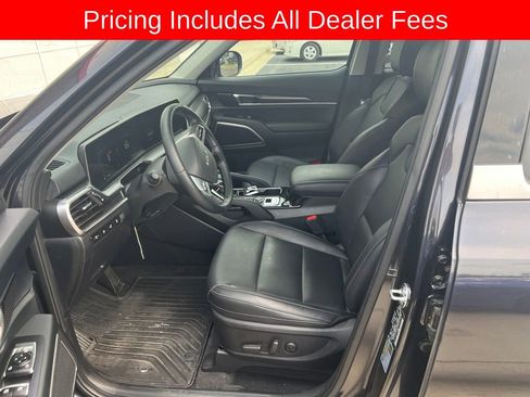 Used 2025 Kia Telluride S FWD image 4