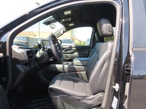 Used 2025 Chevrolet Silverado EV W/T AWD/4WD image 15