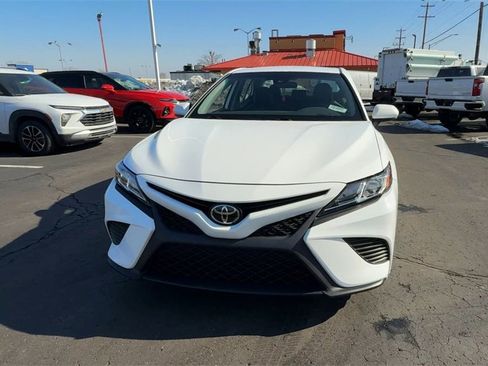Used 2020 Toyota Camry SE image 3