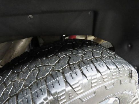 Used 2025 GMC Sierra 2500 SLE image 29