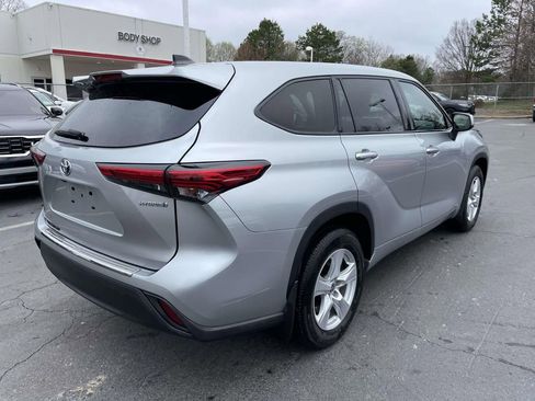 Used 2022 Toyota Highlander LE image 9