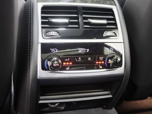 Used 2022 BMW 750i xDrive w/ Executive Package AWD/4WD image 29