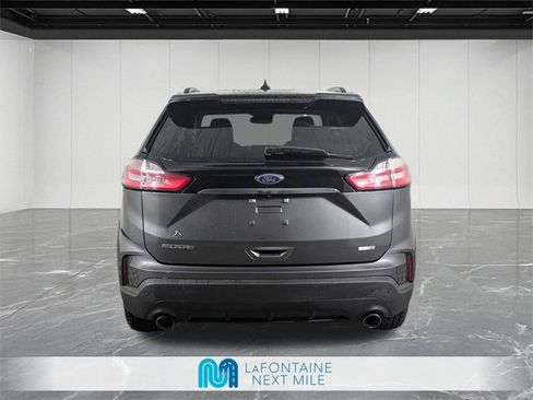 Used 2020 Ford Edge SE image 4