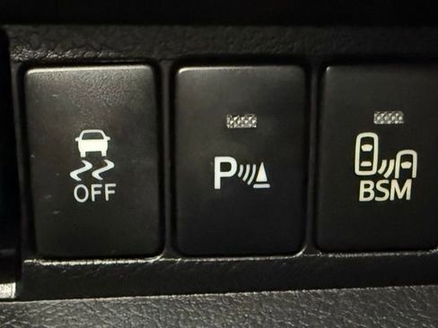 Used 2015 Toyota Sienna Limited image 37