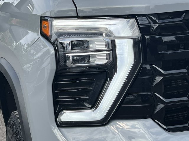 Used 2024 Chevrolet Silverado 2500 ZR2 w/ Technology Package AWD/4WD image 9