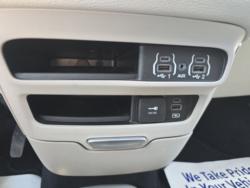 Used 2022 Chrysler Pacifica Touring-L AWD/4WD image 33