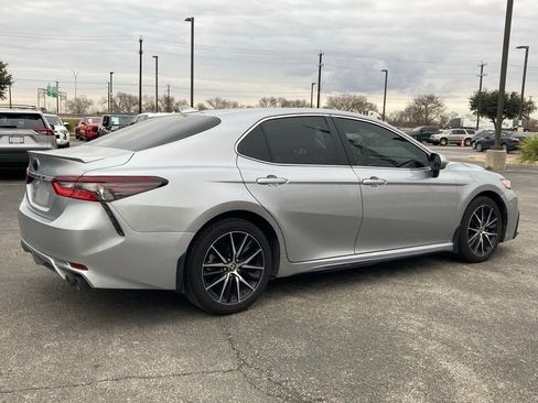 Used 2024 Toyota Camry SE image 4