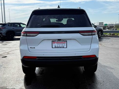 Certified 2023 Jeep Grand Cherokee Altitude image 5