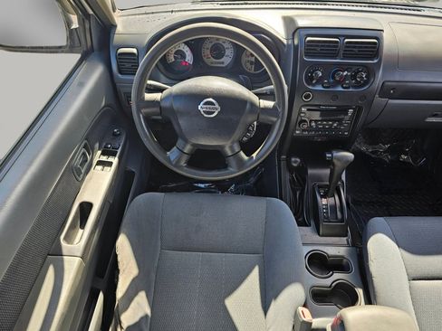 Used 2004 Nissan Frontier S/C image 3