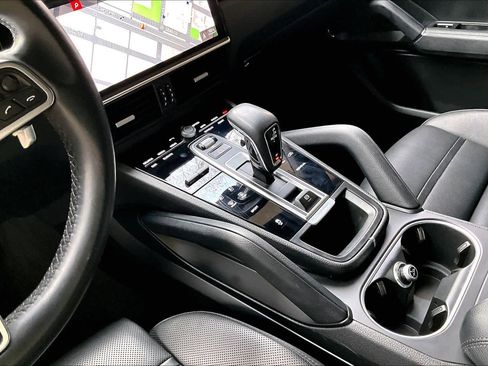 Used 2021 Porsche Cayenne image 17