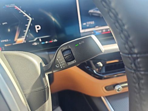 Used 2025 BMW 330i Sedan w/ M Sport Package image 21