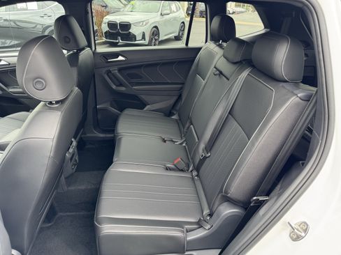 Certified 2024 Volkswagen Tiguan SE R-Line FWD image 33