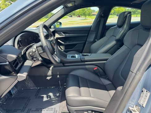 New 2025 Porsche Taycan image 5