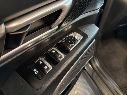 Used 2025 Kia Telluride S FWD image 19