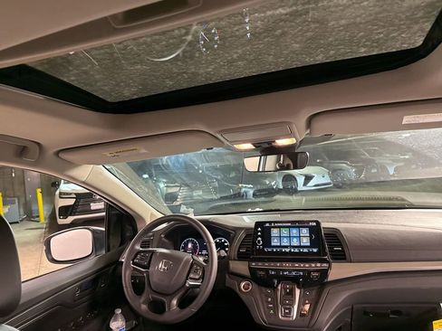 Used 2025 Honda Odyssey EX-L image 8
