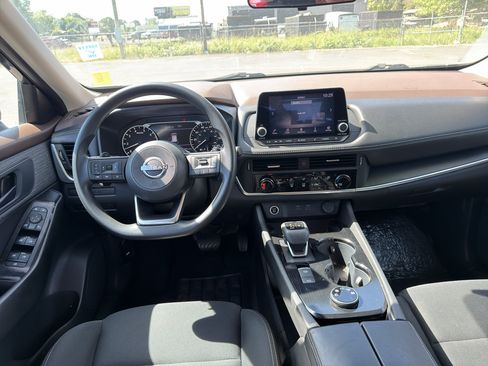 Used 2023 Nissan Rogue S AWD/4WD image 17