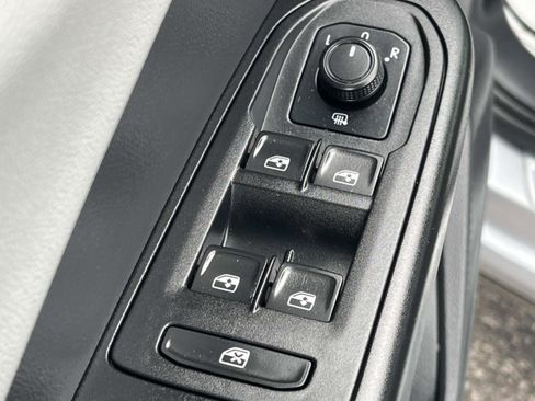 Used 2022 Volkswagen Taos SE FWD image 28
