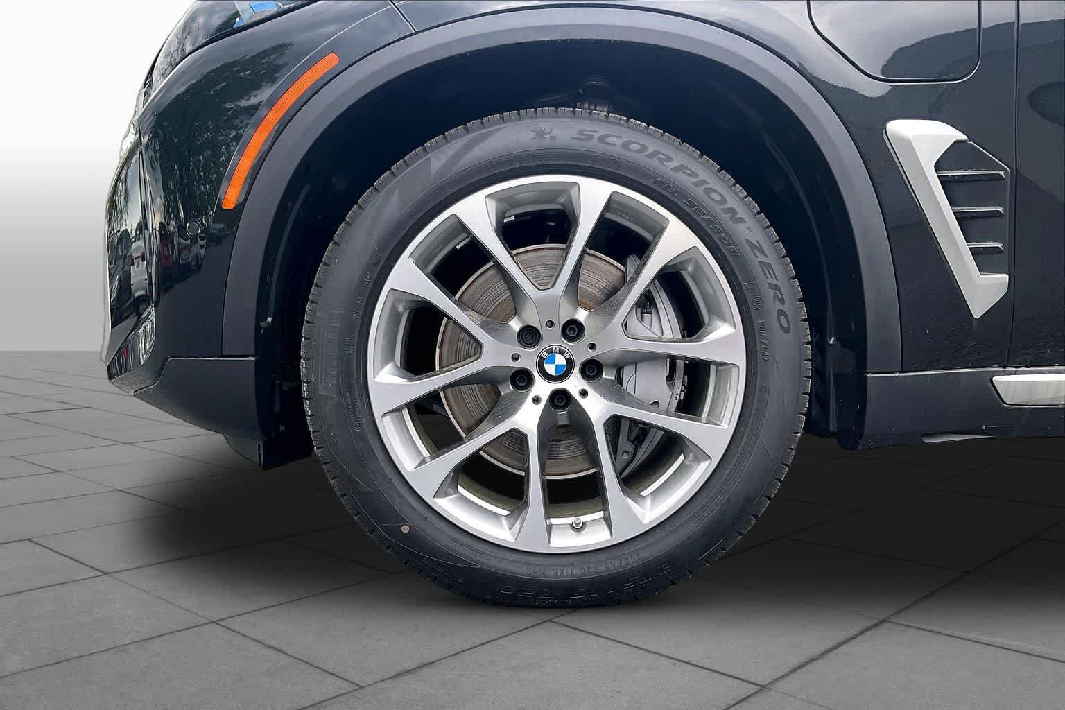 Used 2026 BMW X5 xDrive50e w/ Premium Package AWD/4WD image 11