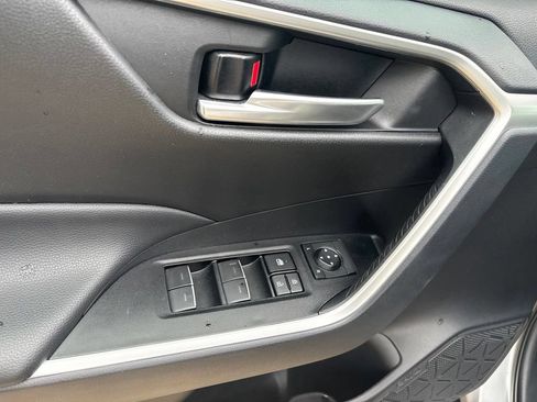 Used 2025 Toyota RAV4 XLE AWD/4WD image 12