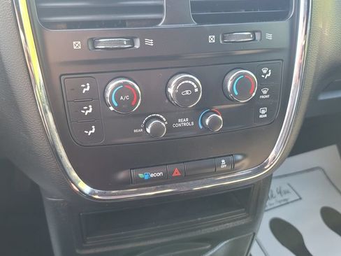 Used 2016 Dodge Grand Caravan SE FWD image 22