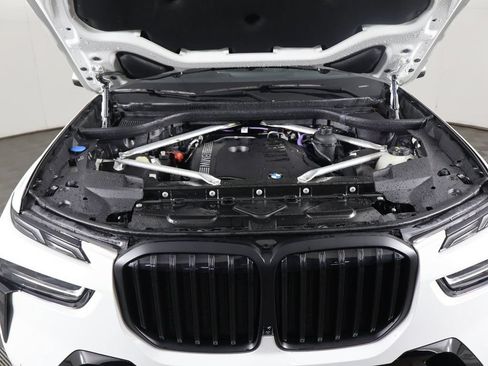 Used 2024 BMW X7 xDrive40i w/ M Sport Package AWD/4WD image 22