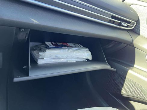 Used 2023 Hyundai Elantra Limited image 30