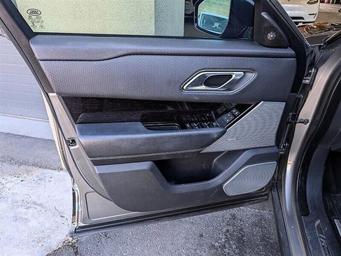 Used 2019 Land Rover Range Rover Velar R-Dynamic SE image 18