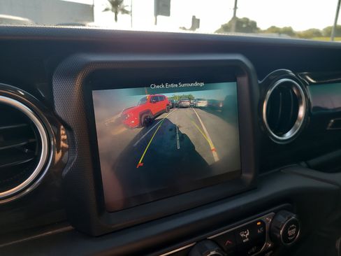 Used 2021 Jeep Wrangler Unlimited Sahara image 21