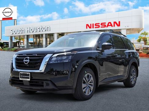 New 2025 Nissan Pathfinder SV image 2