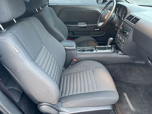 Used 2014 Dodge Challenger R/T image 21