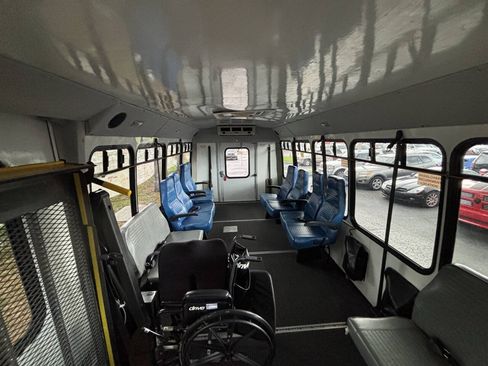 Used 2009 Ford E-450 and Econoline 450 RWD image 21
