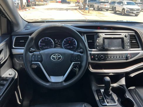 Used 2019 Toyota Highlander LE FWD image 14