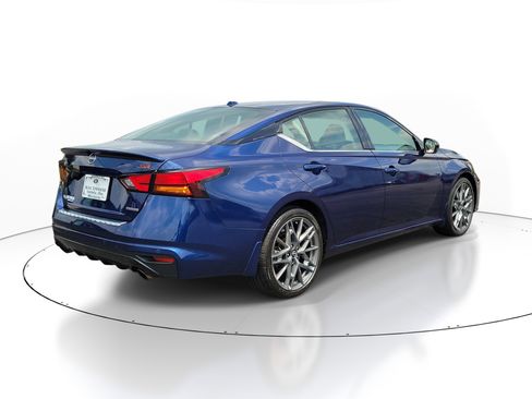 Certified 2023 Nissan Altima 2.0 SR FWD image 4