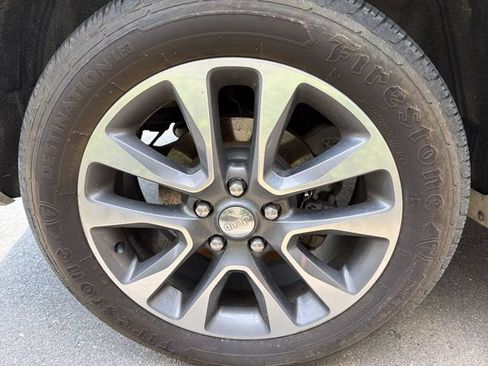 Used 2017 Jeep Grand Cherokee Overland AWD/4WD image 18