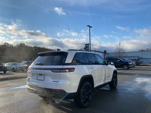 New 2025 Jeep Grand Cherokee Limited w/ Black Appearance Package image 2