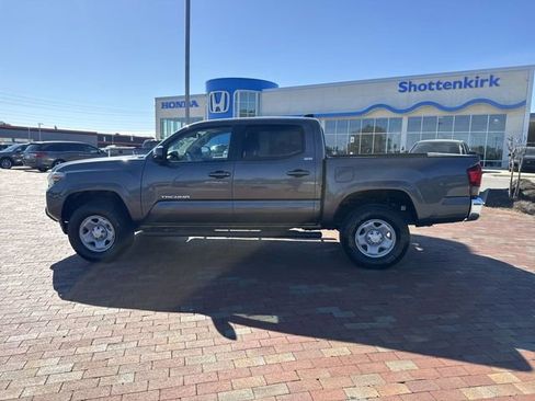 Used 2023 Toyota Tacoma SR5 RWD image 33