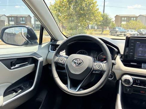 Used 2021 Toyota RAV4 XLE Premium FWD image 25