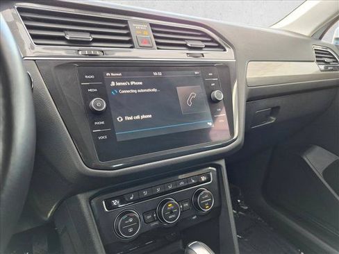 Used 2018 Volkswagen Tiguan SEL AWD/4WD image 12