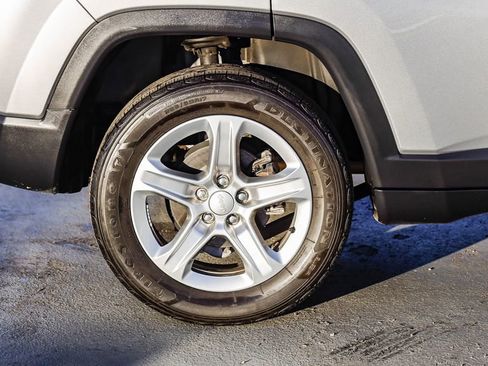 Certified 2023 Jeep Compass Latitude image 11