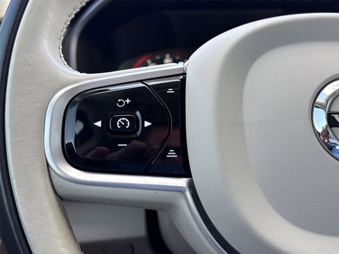 Used 2022 Volvo XC90 T6 Inscription w/ Advanced Package image 18