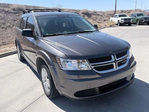Used 2018 Dodge Journey SE w/ Popular Equipment Group FWD image 3