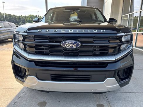 Certified 2025 Ford Expedition Platinum w/ Driver's Package AWD/4WD image 11